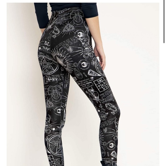 Blackmilk Black and White Graphic Leggings - Picture 2 of 4